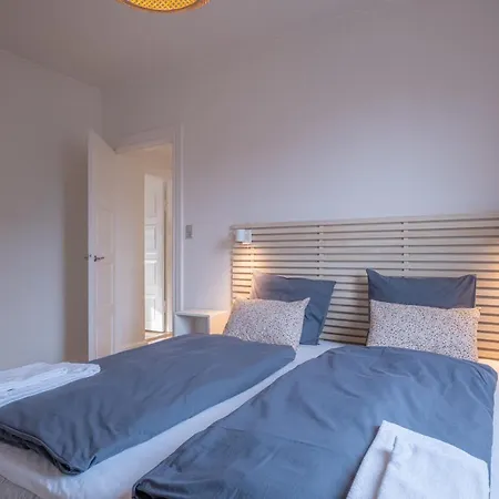 1 Bed Sleeps 2 With Parking Wifi Tv *